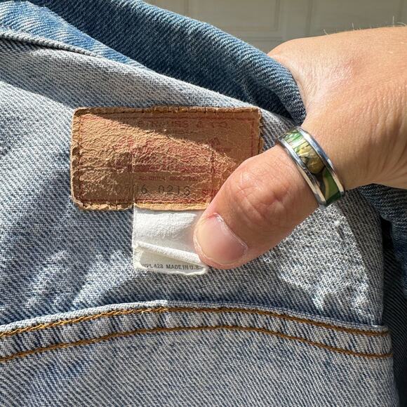 Vintage Mid-80s Men's Levi's Medium Wash Denim Trucker Jacket Size 42 - Picture 7 of 7